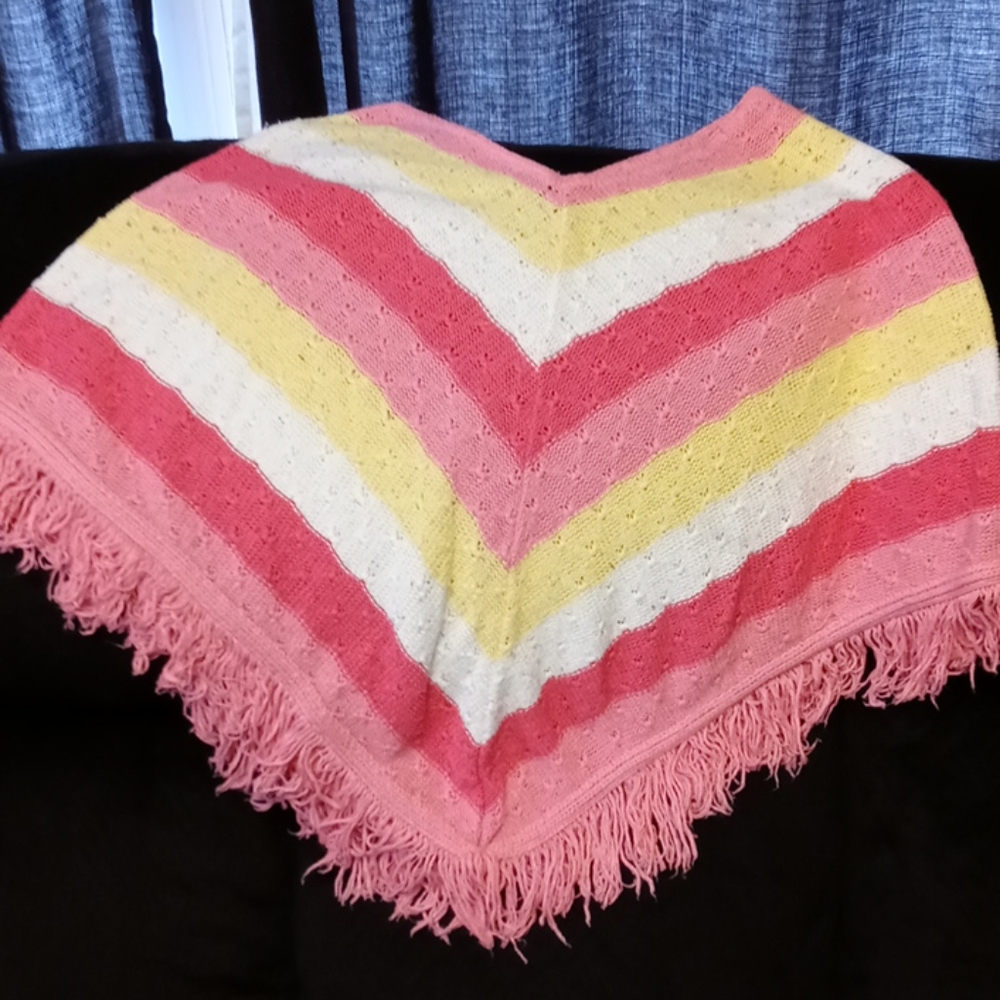 🩷💛🤍VINTAGE EUC  SWEATER PONCHO🩷💛🤍 - Picture 2 of 3